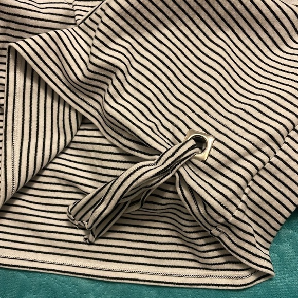 Alfred‎ Dunner women’s size M shirt S/S white black stripes parrot embroidery - Picture 6 of 7